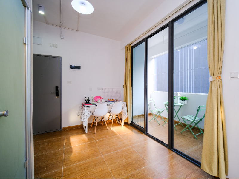 泊寓-横岗华茂公社