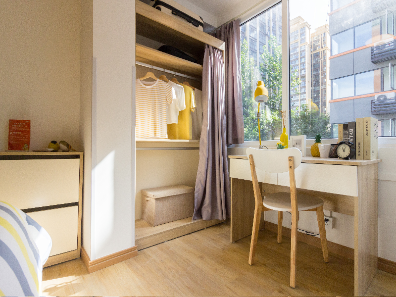 经济阳光阳台单间 · 泊寓-东郊记忆店