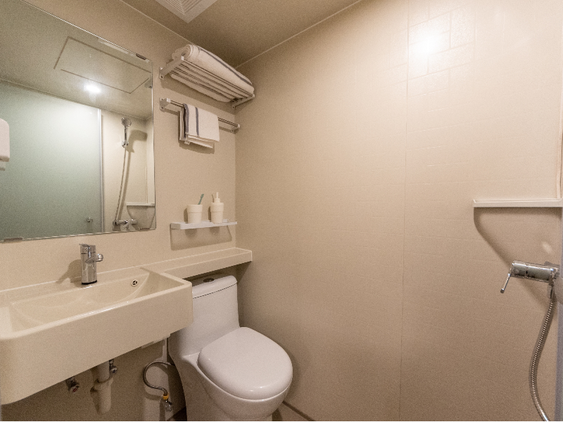 经济阳光阳台单间 · 泊寓-东郊记忆店