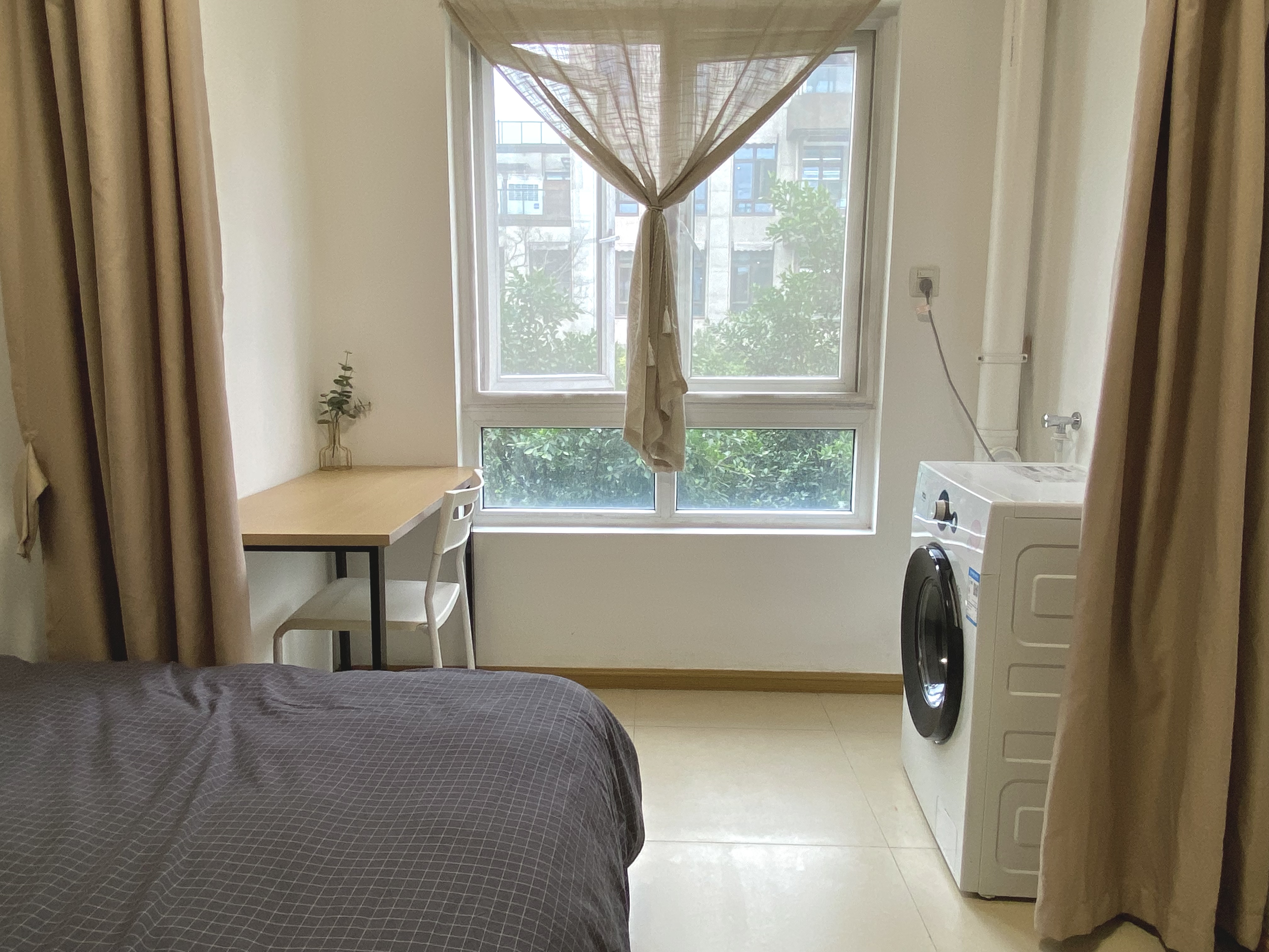 标准阳光单间 · 泊寓-总部城店