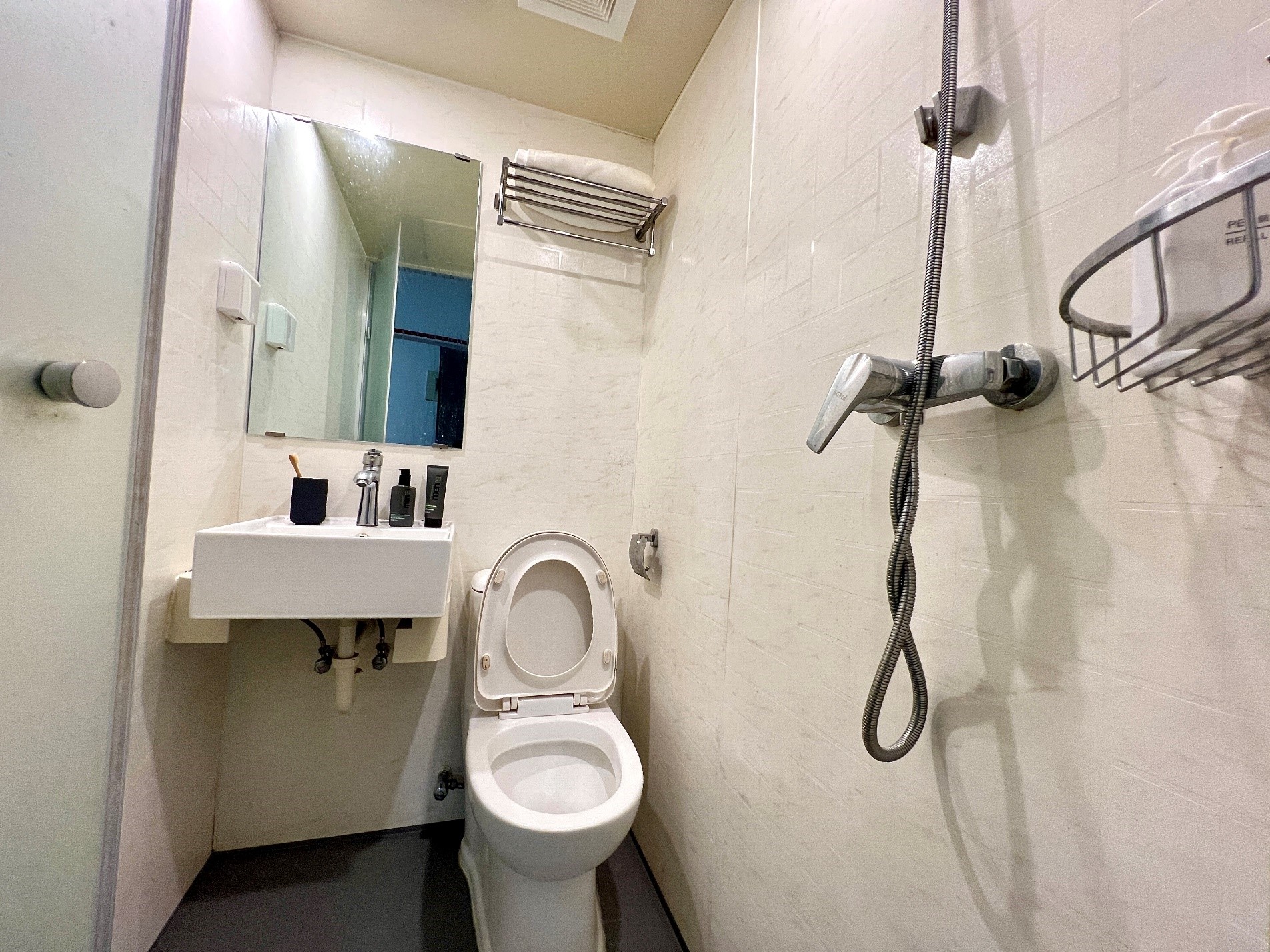 优选温馨单间 · 泊寓-湖里步行街店