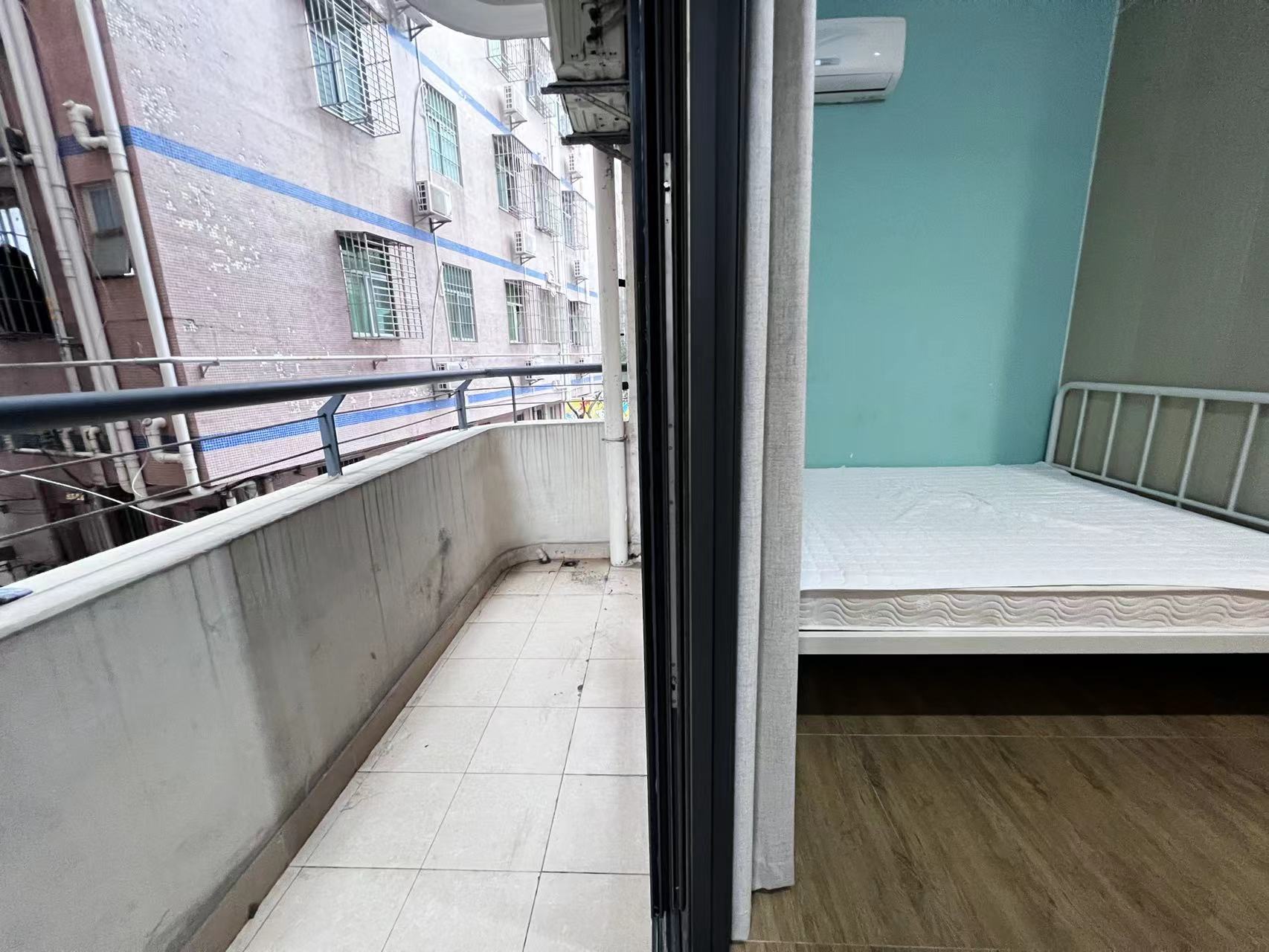 标准阳台单间