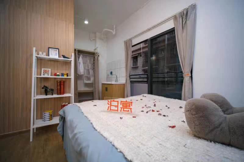 优选阳台单间 · 泊寓-民治深圳北站公社