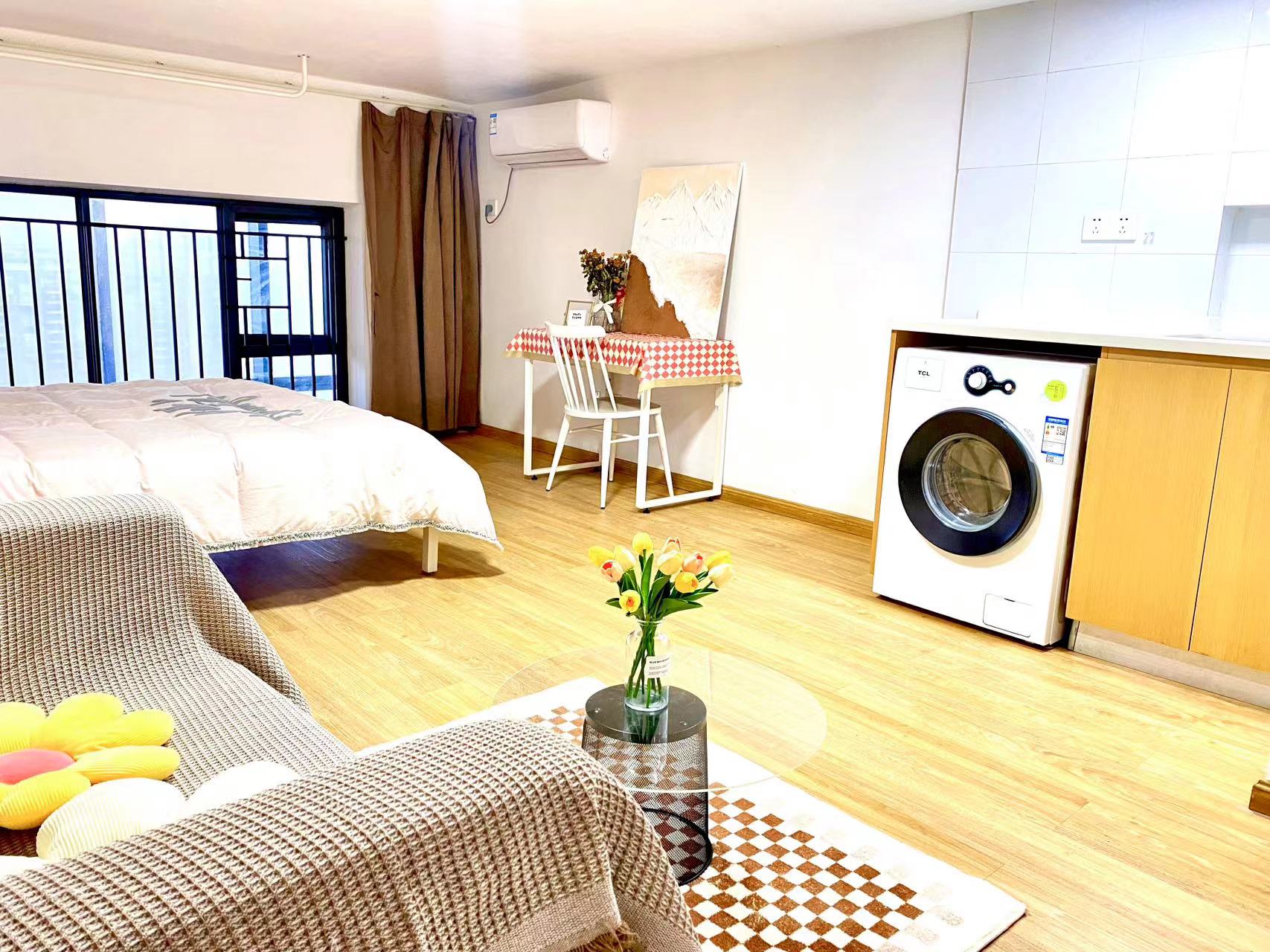 电梯飘窗大单房 · 泊寓-魁奇路地铁站店