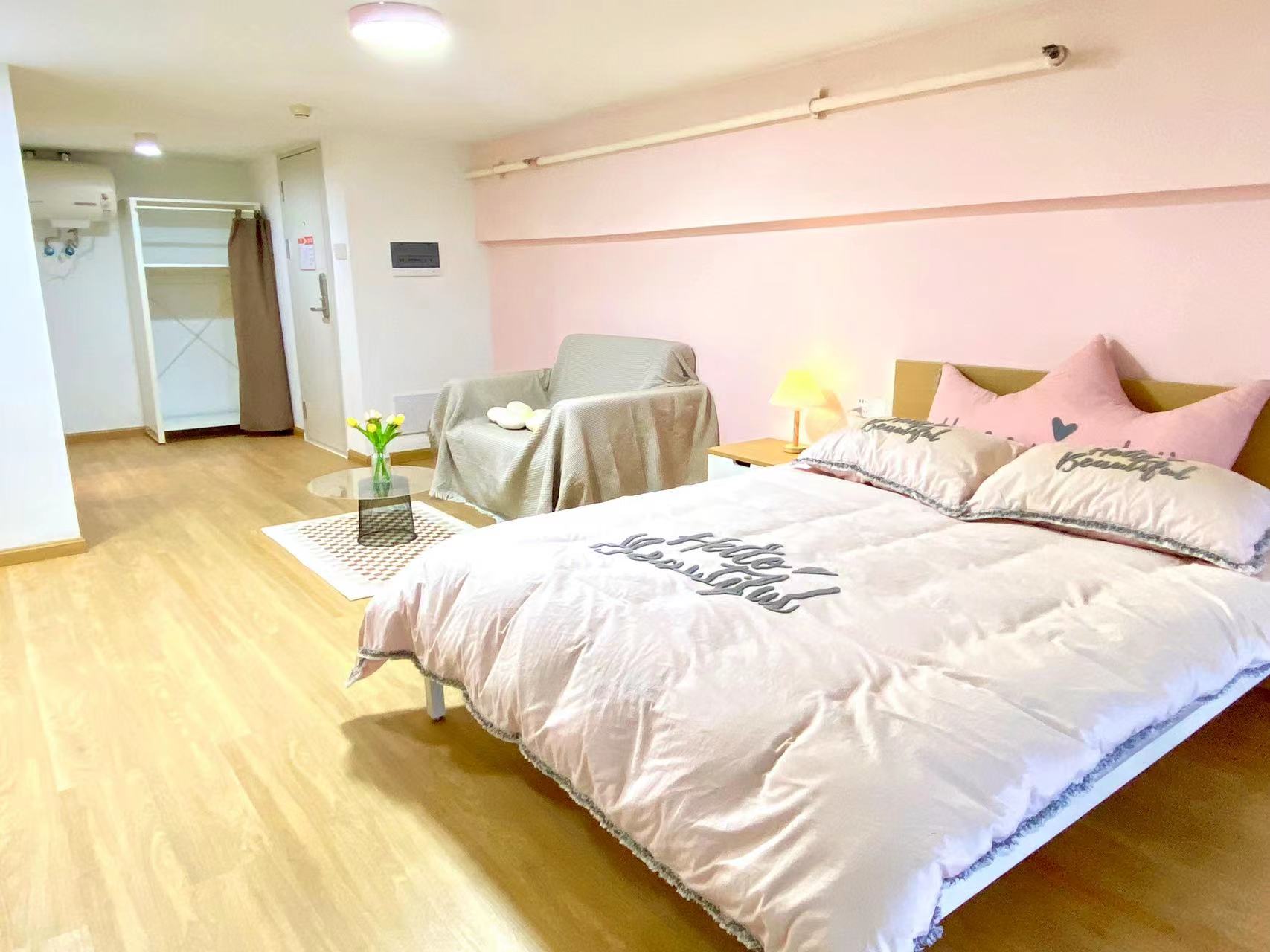 电梯飘窗大单房 · 泊寓-魁奇路地铁站店