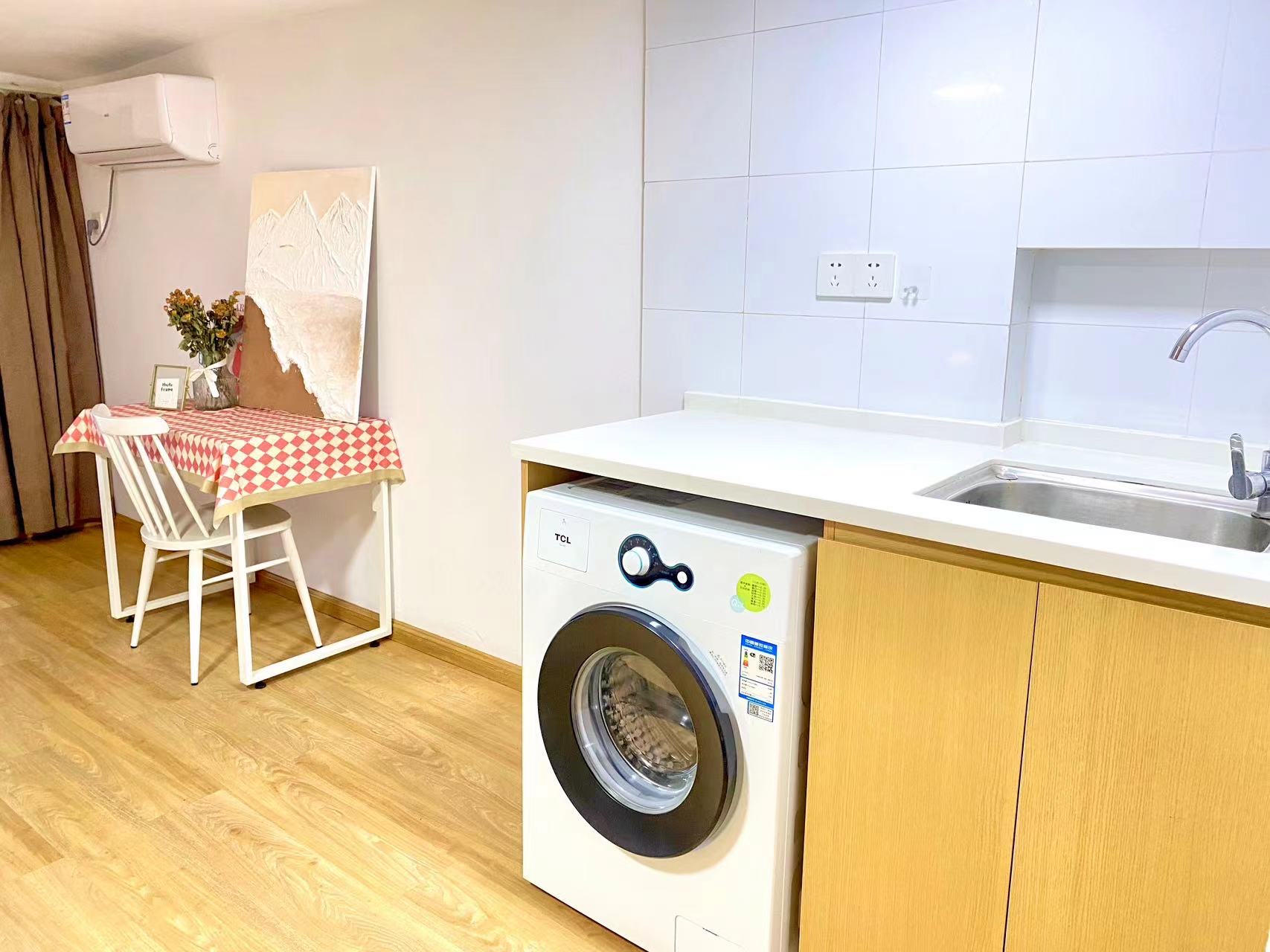 电梯飘窗大单房 · 泊寓-魁奇路地铁站店