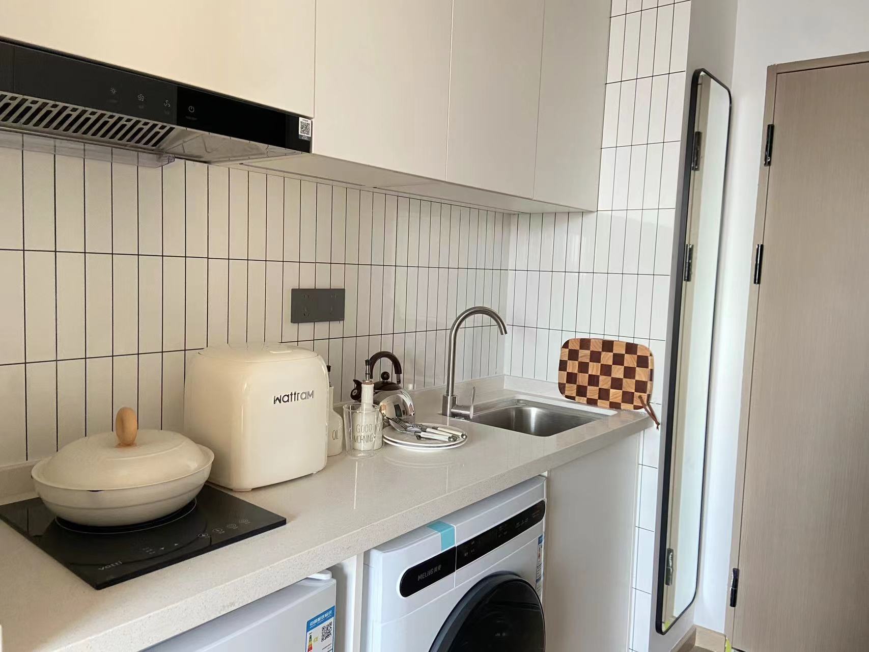 标准阳光飘窗单间 · 泊寓三元里旗舰店